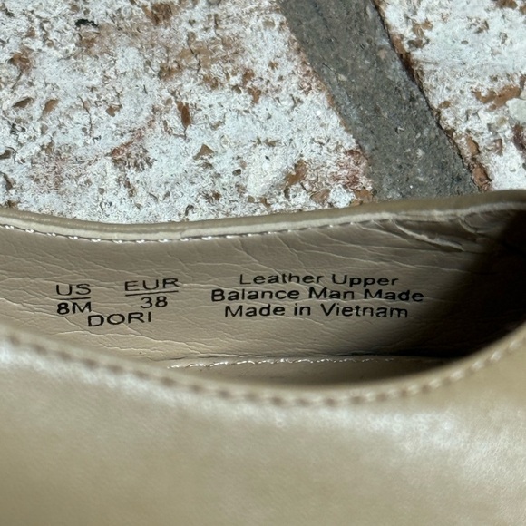 Sam Edelman Dori Nappa Leather Pointed Toe Kitten Heel Pumps in Soft Beige - Picture 6 of 12